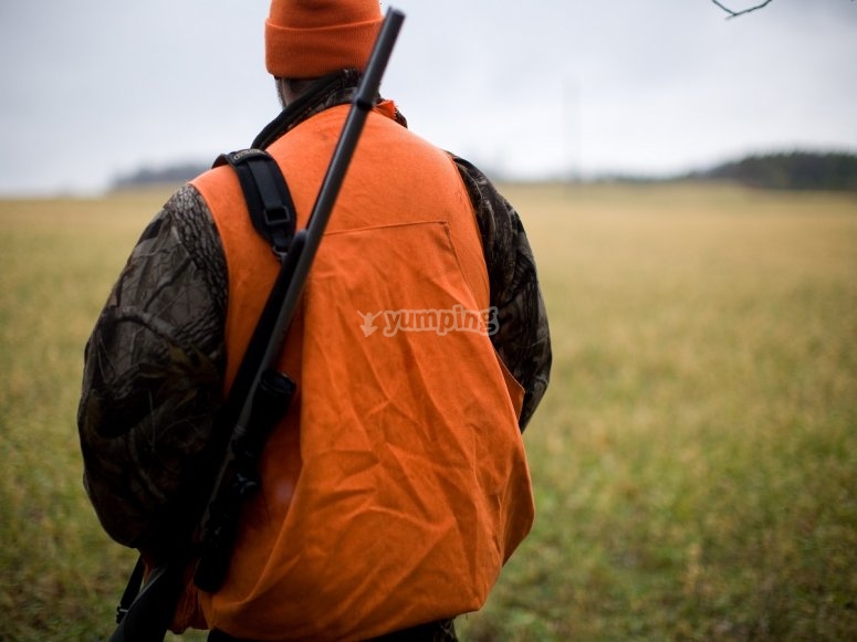 With the gun on his back /tb_with-the-gun-on-his-back.jpg