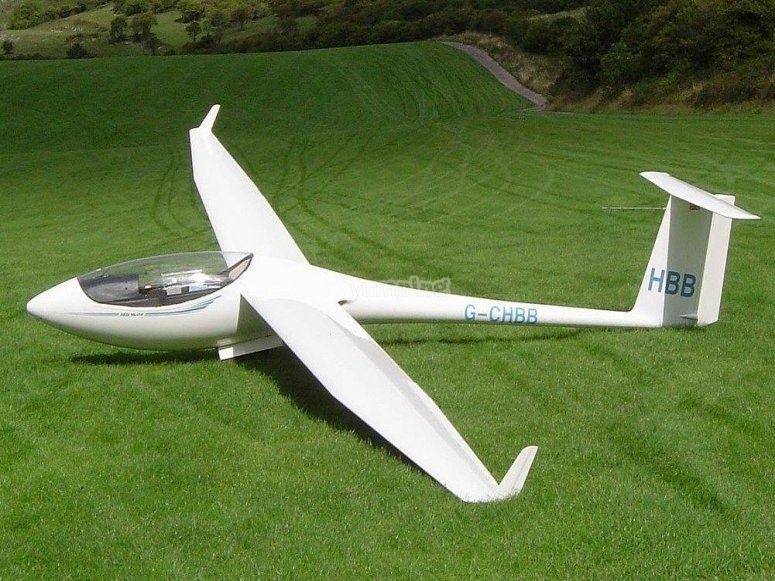 London Gliding Club, prices and bookings 2024