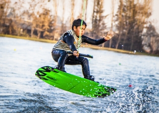 Consejos sencillos para aprender a saltar en wakeboard
