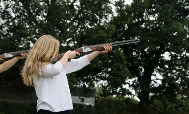  A través de las sombras 