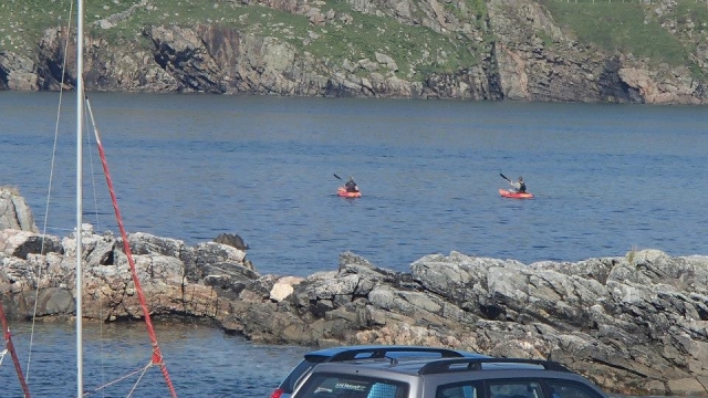  Kayaking 