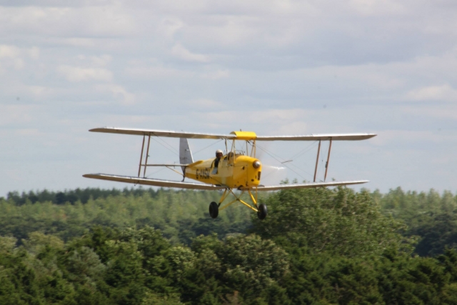 Different types of gliders at Welland Gliding Club