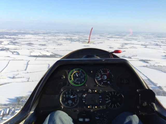  与 Rattlesden Gliding Club 一起学习控制！