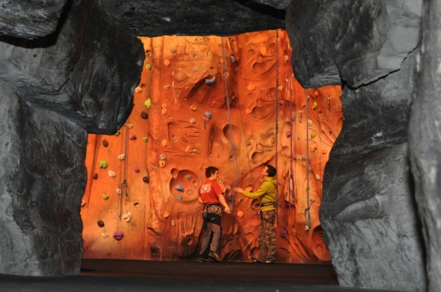  Llangorse 的人工攀岩Multi Activity Centre 