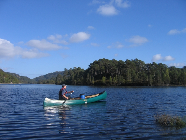  在大峡谷划独木舟 