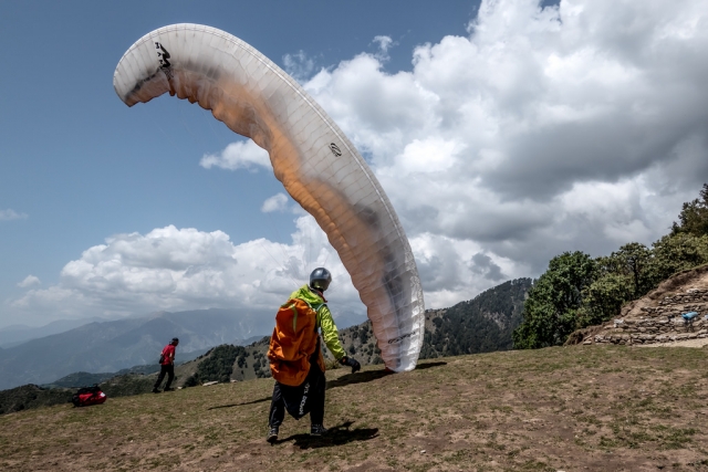  登山和滑翔伞！ 