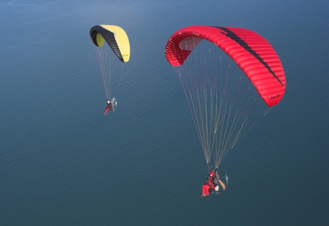  与朋友一起飞行 