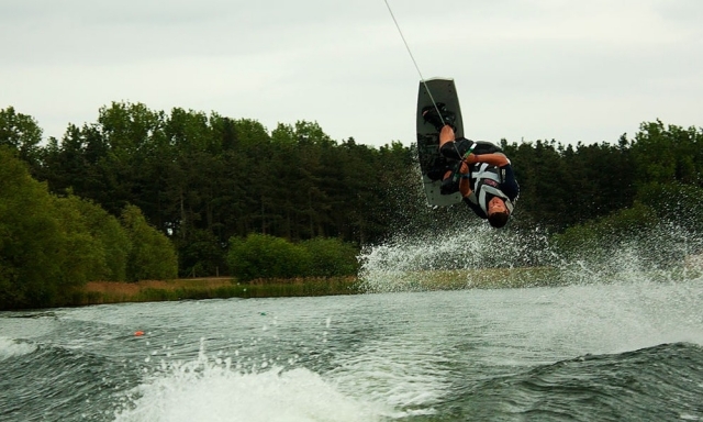 e-19625907-water-activities-wakeboarding16369777146799.v1.jpg