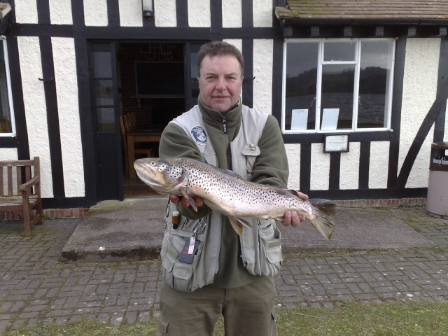 Una trota fario da 8 libbre del lago Blagdon 
