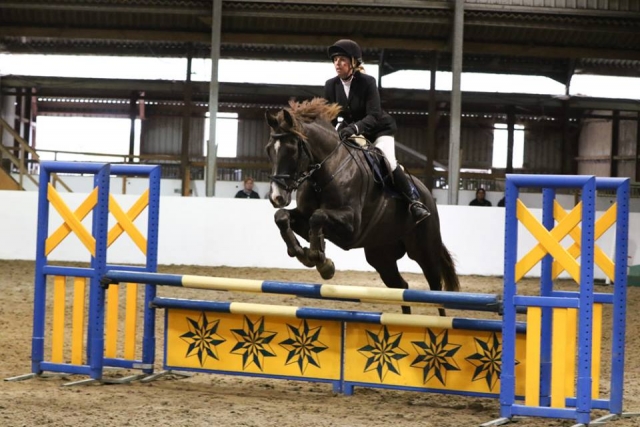  Saut d'obstacles au centre équestre de Quob Stables 