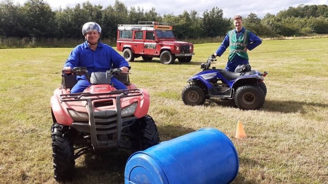 参加我们的四人组冒险之旅