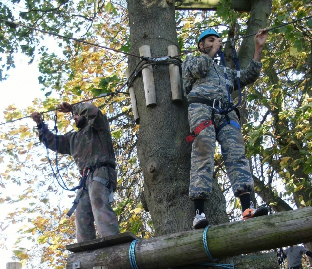 高空绳索与其他有趣的障碍