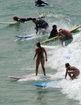  Tendo uma tentativa de surfar 