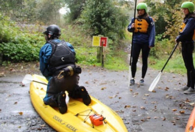  Unterricht und Sicherheit vor dem Beginn unserer Paddle-Boarding-Erlebnisse 
