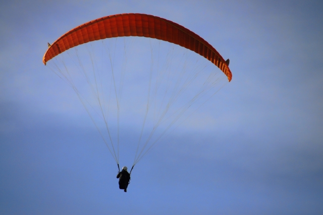  与 Parapent Paragliding 一起玩滑翔伞 