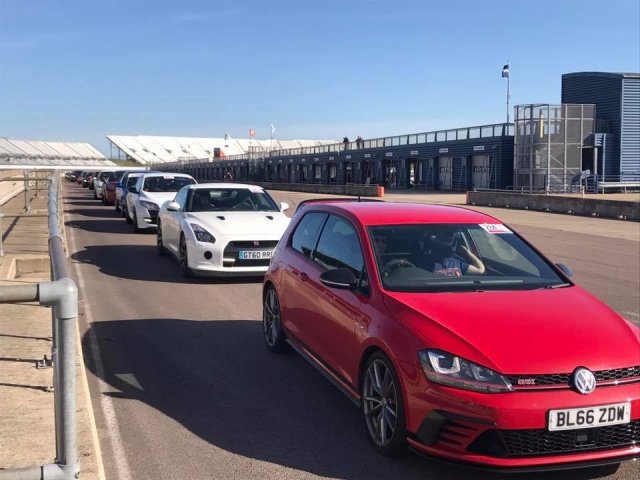  Probieren Sie Rockingham Raceway-Expeditionen aus 