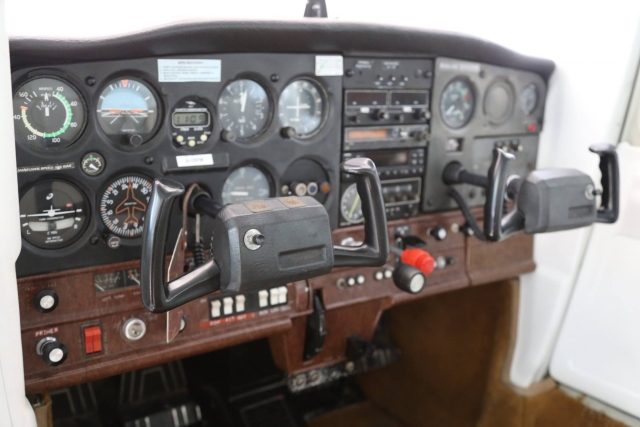  Üben Sie mit echter Ausrüstung in der Westair Flying School 
