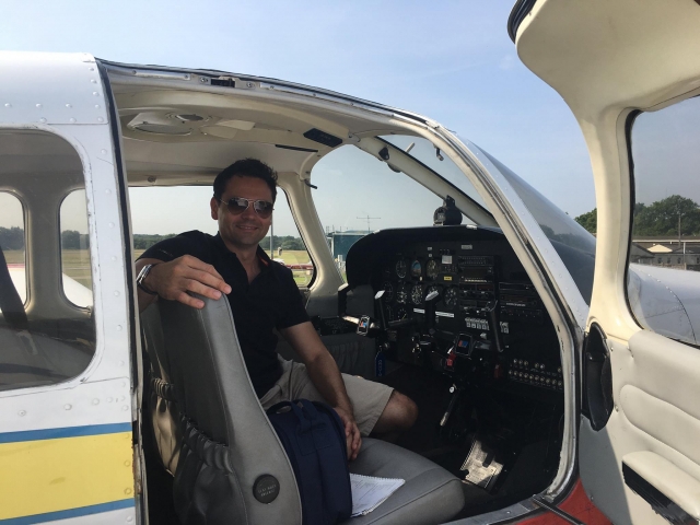  在协同飞行中心试飞 