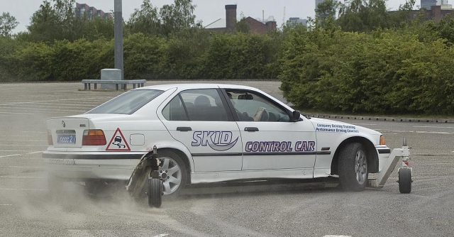 Controlling oversteer