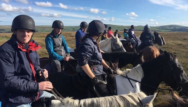  Pony Trekking 