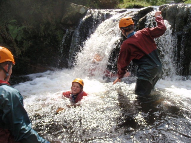 Genießen Sie Canyoning mit Ihren Freunden