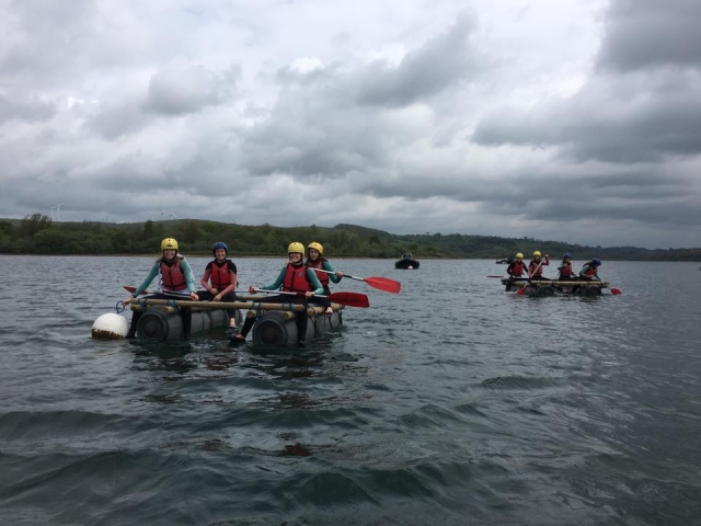 Floßbau in Derbyshire