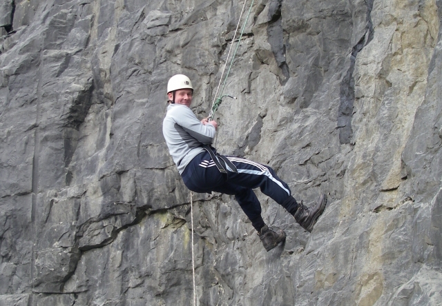  Abseiling 