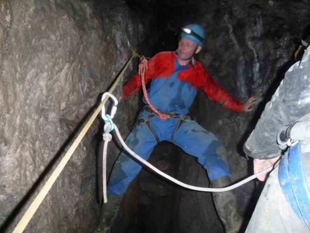  Navegue pelas cavernas 
