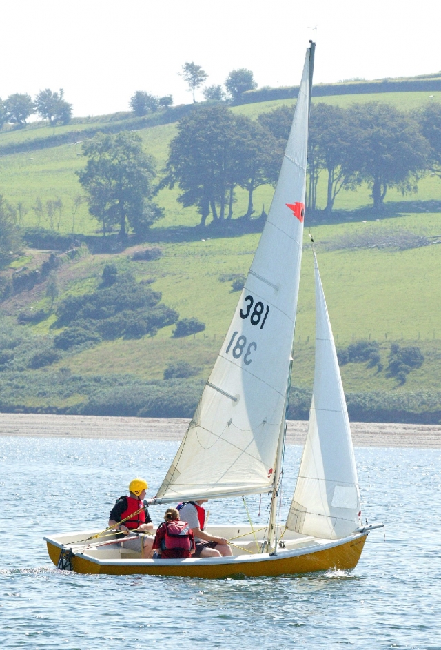  Sailing at Wimbleball on a sunny Dia 