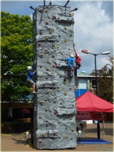  移动攀岩墙或便携式攀岩塔 