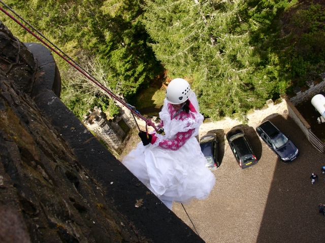  Sposa in discesa in corda doppia 