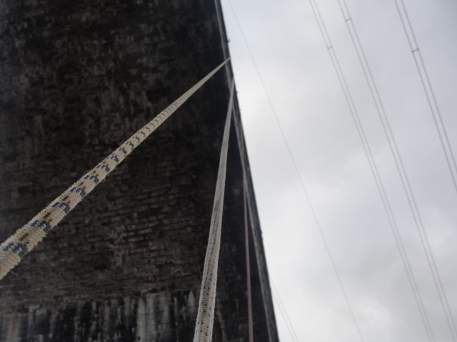 从 45m 的桥梁绳索下降