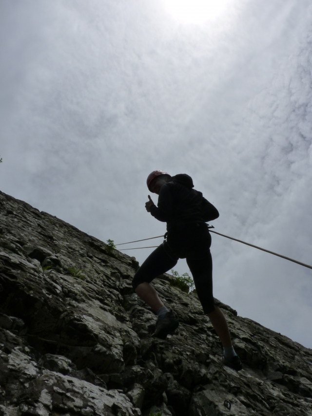 传统的悬崖绳降