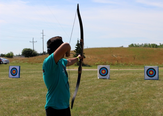  Venha e aprenda habilidades de arco e flecha 