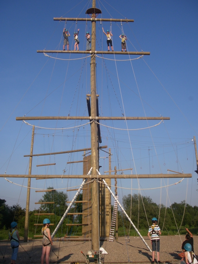  Auf den Mast klettern und nach Abenteuern Ausschau halten 