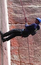  绳降提供了巨大的挑战！ 