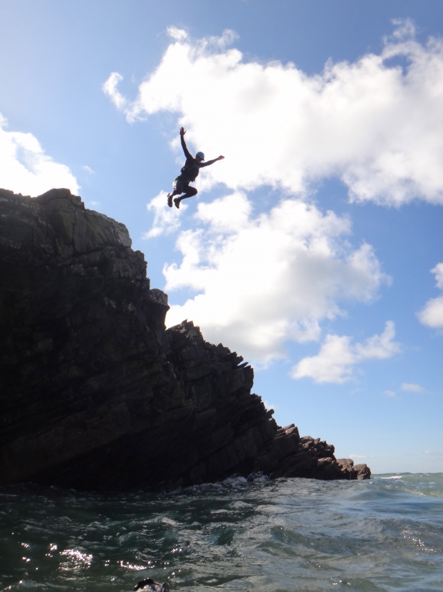  Coasteering 