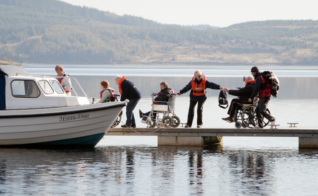  Indo no barco a motor