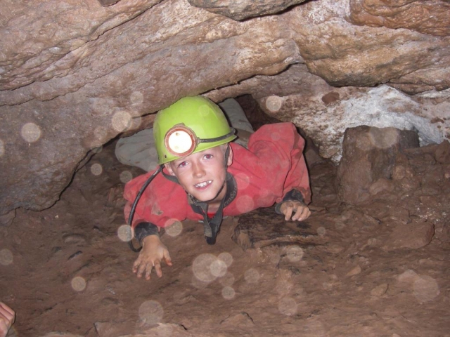  在 Willowbank 探洞 