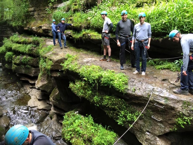 Sessione di discesa in corda doppia