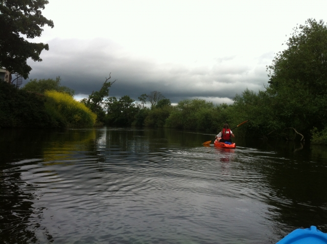  Siéntate en los kayaks superiores 