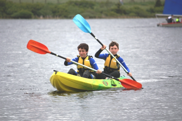  Duo de kayaks 