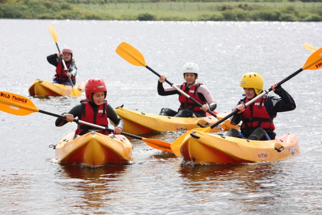  Groupe de kayak sur un journée ensoleillée