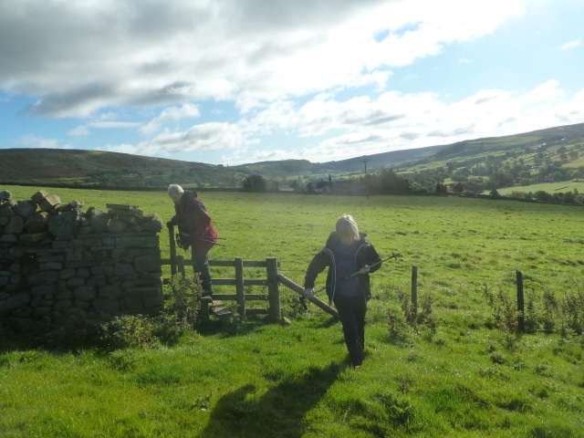  在约克郡山谷徒步休息 