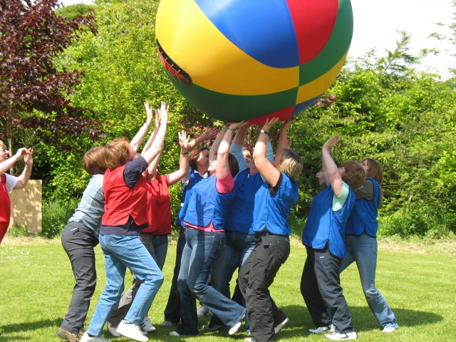  O Earth Ball incentiva o trabalho em equipe. 