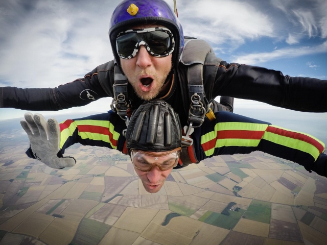  Saut en parachute avec un instructeur 