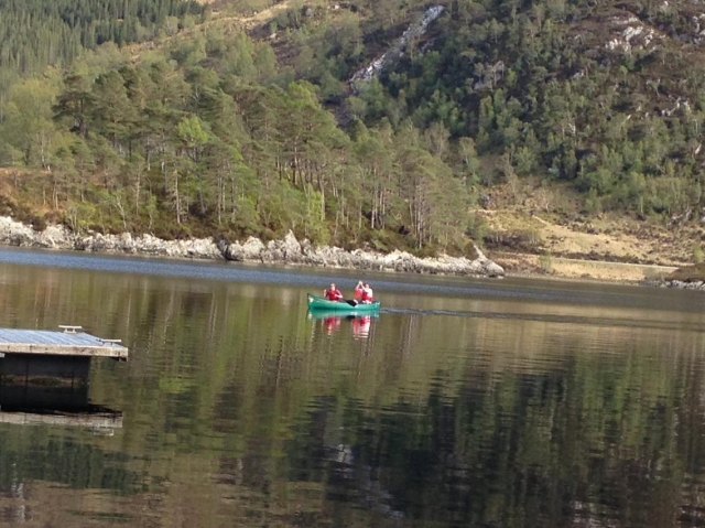  荒野指南 提供独木舟出租服务。 