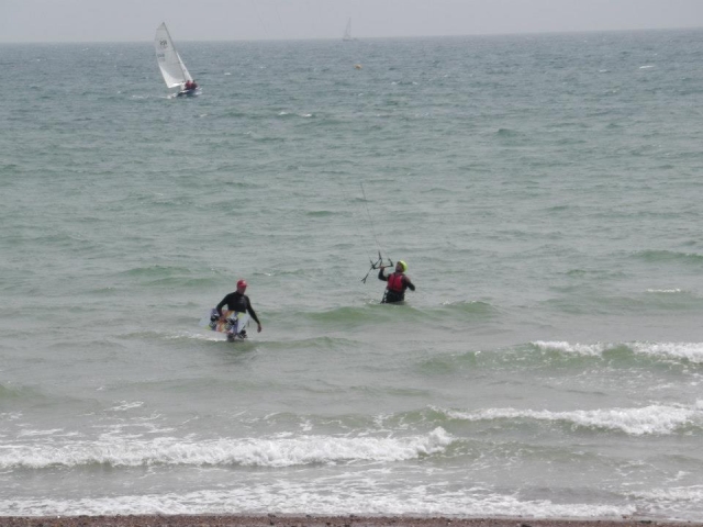  Divertiti ad imparare a fare kitesurf. 