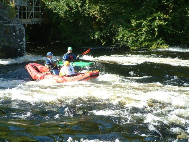  Rafting en aguas blancas en Aberfeldy. 