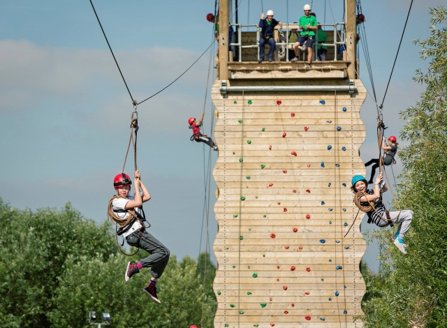  Klettern im Kingswood Staffordshire Outdoor Activity Center
